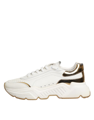 Weiße und goldene Daymaster Sneakers mit niedrigem Schaft