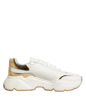 Weiße und goldene Daymaster Sneakers