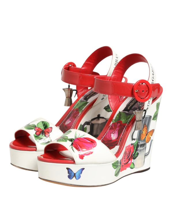 Weiße Sandalen mit Blumenmuster und Knöchelriemen
