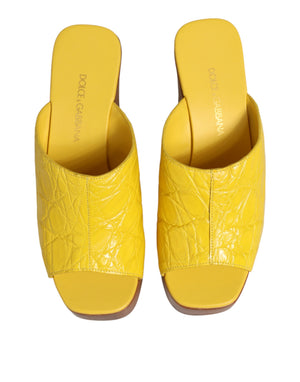 Gelbe Leder-Holz-Mule-Keil-Slides
