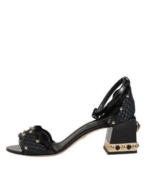 Schwarze Sandalen mit Nieten und Knöchelriemen
