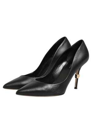 Schwarze Lackleder-Pumps mit hohem Absatz