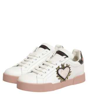 Weiße Leder-Sneaker mit Herz-Motiv