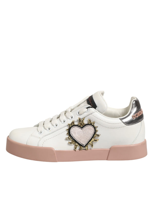 Weiße Leder-Sneaker mit Herz-Motiv