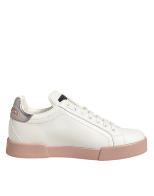 Weiße Leder-Sneaker mit Herz-Motiv