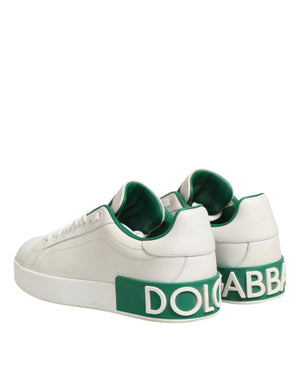 Weiße und grüne Sneakers aus Leder