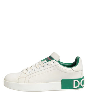 Weiße und grüne Sneakers aus Leder