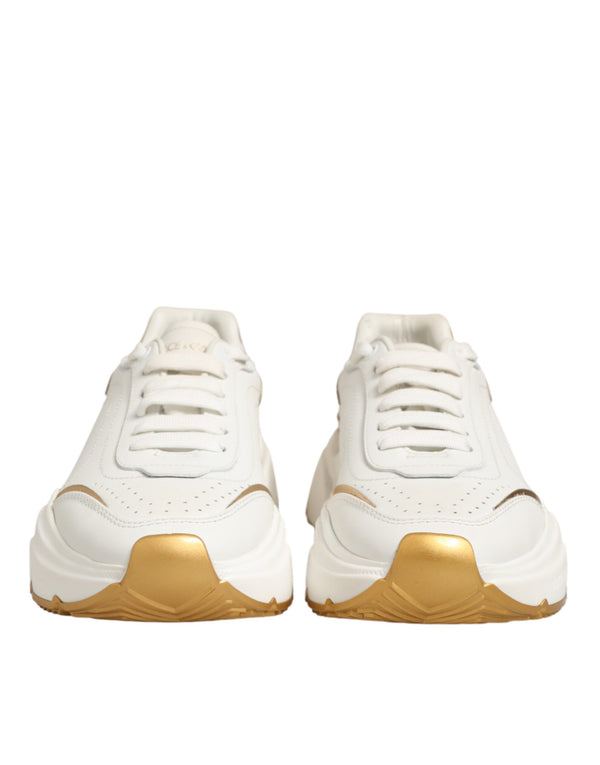 Weiße und goldene Daymaster Sneakers