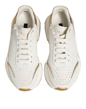 Weiße und goldene Daymaster Sneakers