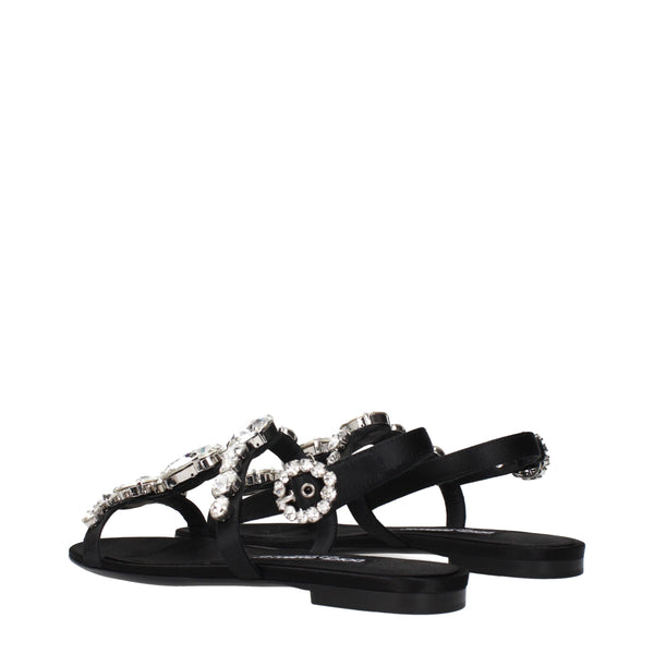 Schwarze Satin-Flachsandalen