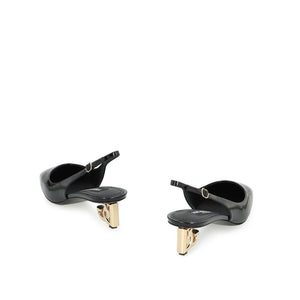 Schwarze Pumps aus Kalbsleder mit Mittelabsatz
