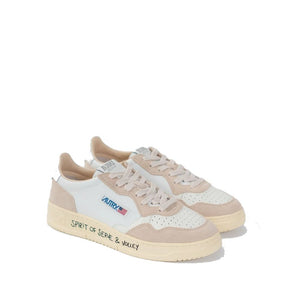Weiße Ziegenleder-Sneaker