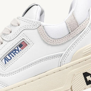 Weiße Leder-Sneakers mit niedrigem Schaft