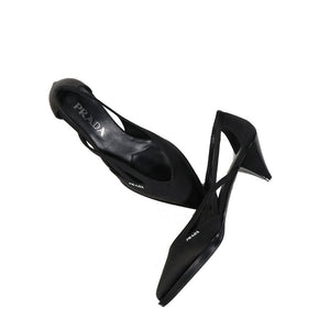 Schwarze Seidenpumps mit mittlerem Absatz