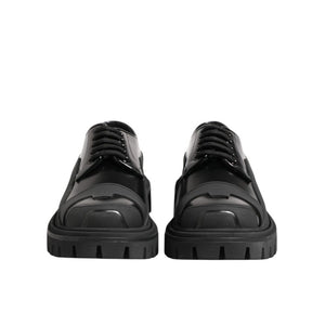 Schwarze Kalbsleder-Oxfords und -Derbies