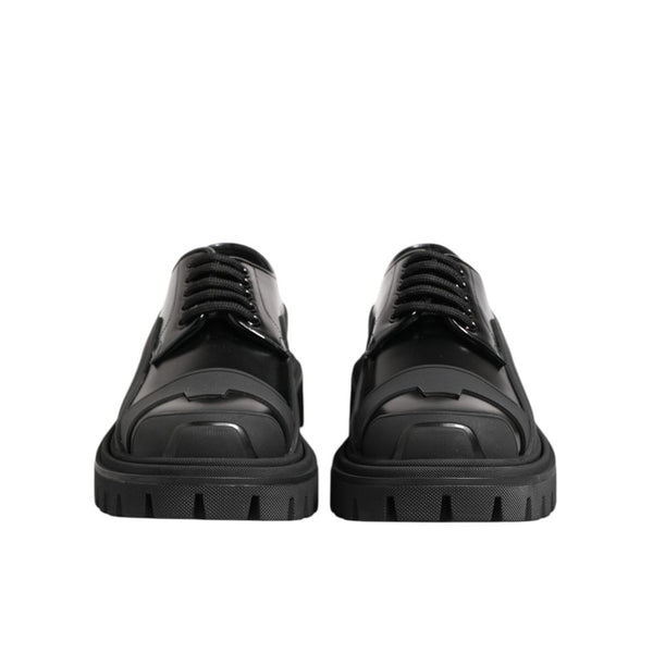 Schwarze Kalbsleder-Oxfords und -Derbies