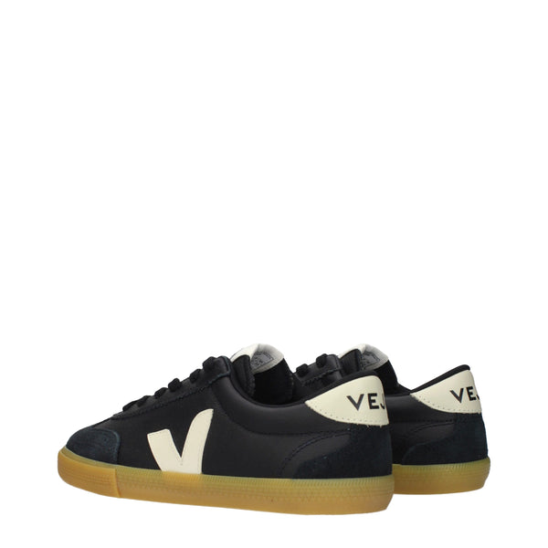 Schwarze Leder-Sneakers mit niedrigem Schaft