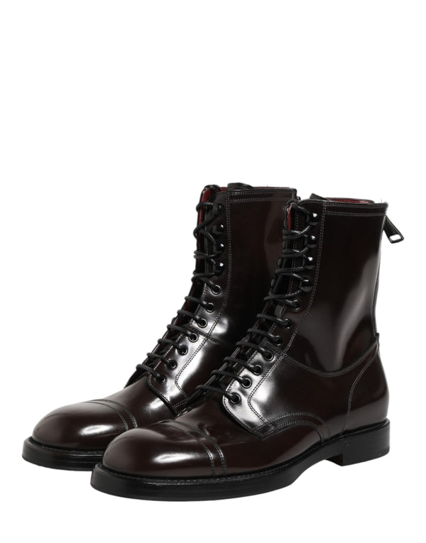 Schwarze Leder-Schnürstiefel bis zur Mitte der Wade