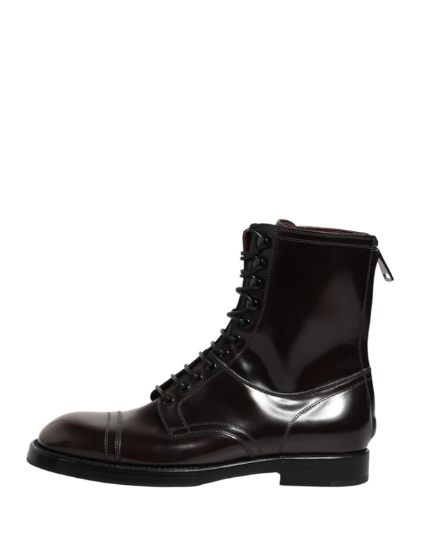 Schwarze Leder-Schnürstiefel bis zur Mitte der Wade