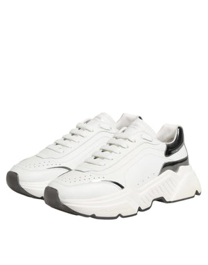 Weiße und silberne Daymaster Sneakers mit niedrigem Schaft
