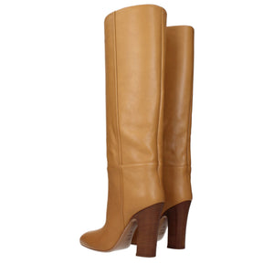 Braune Lederstiefel mit hohem Absatz