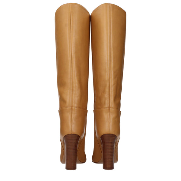 Braune Lederstiefel mit hohem Absatz