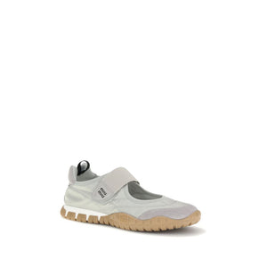 Grau-Ballerinas aus recyceltem Polyamid