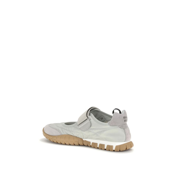 Grau-Ballerinas aus recyceltem Polyamid