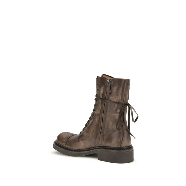Braune Gummistiefel mit Schnürung