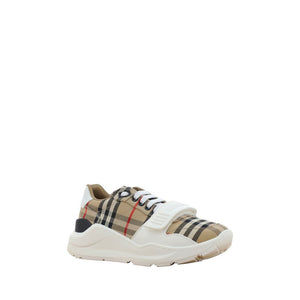 Beigefarbene Baumwoll-Sportschuhe