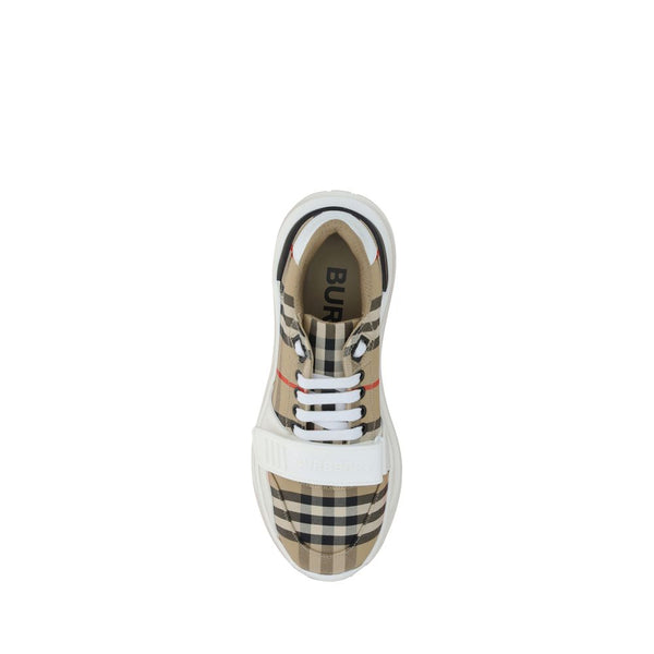 Beigefarbene Baumwoll-Sportschuhe